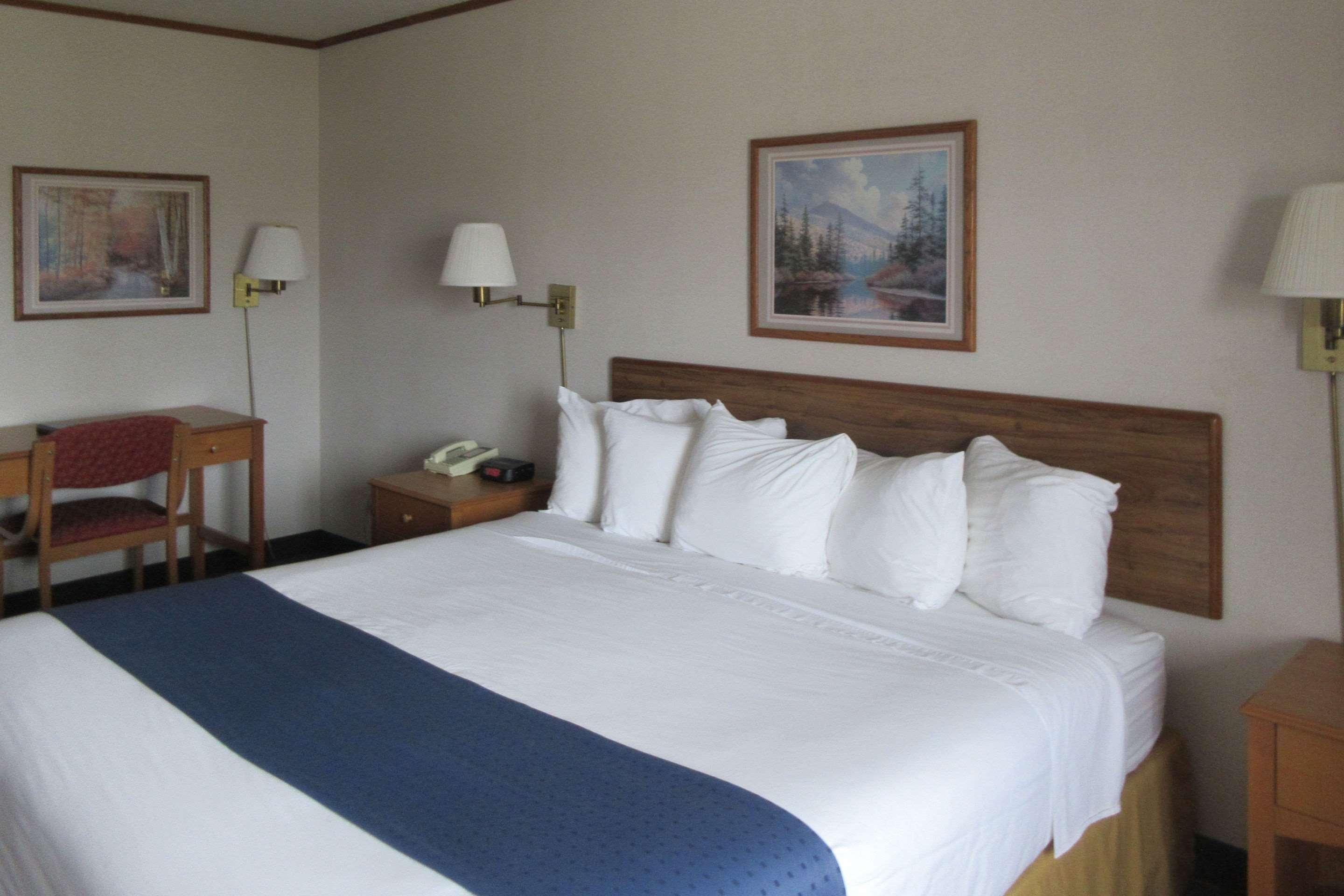 Days Inn By Wyndham Mackinaw City - Bridgeview Area Экстерьер фото