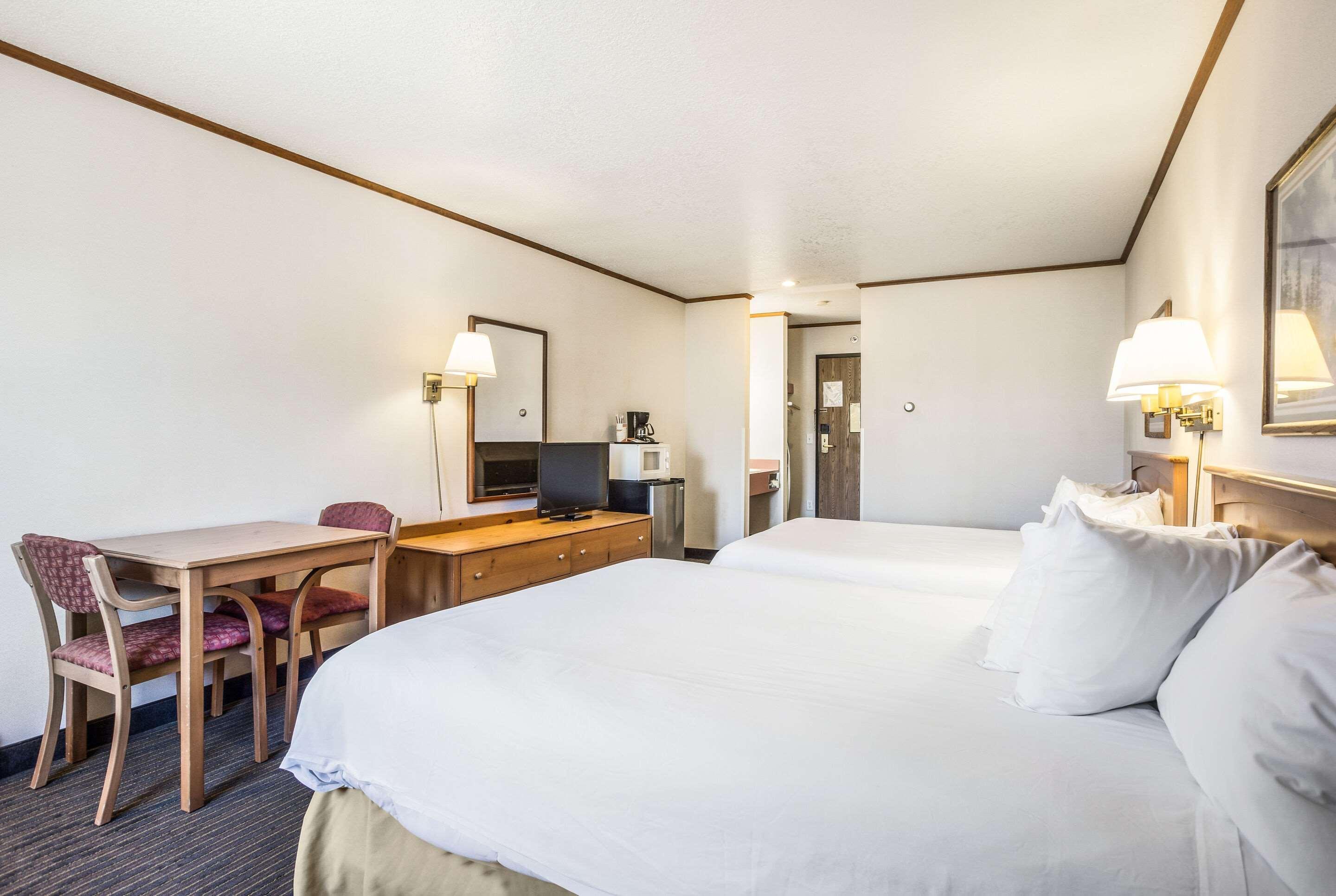 Days Inn By Wyndham Mackinaw City - Bridgeview Area Экстерьер фото
