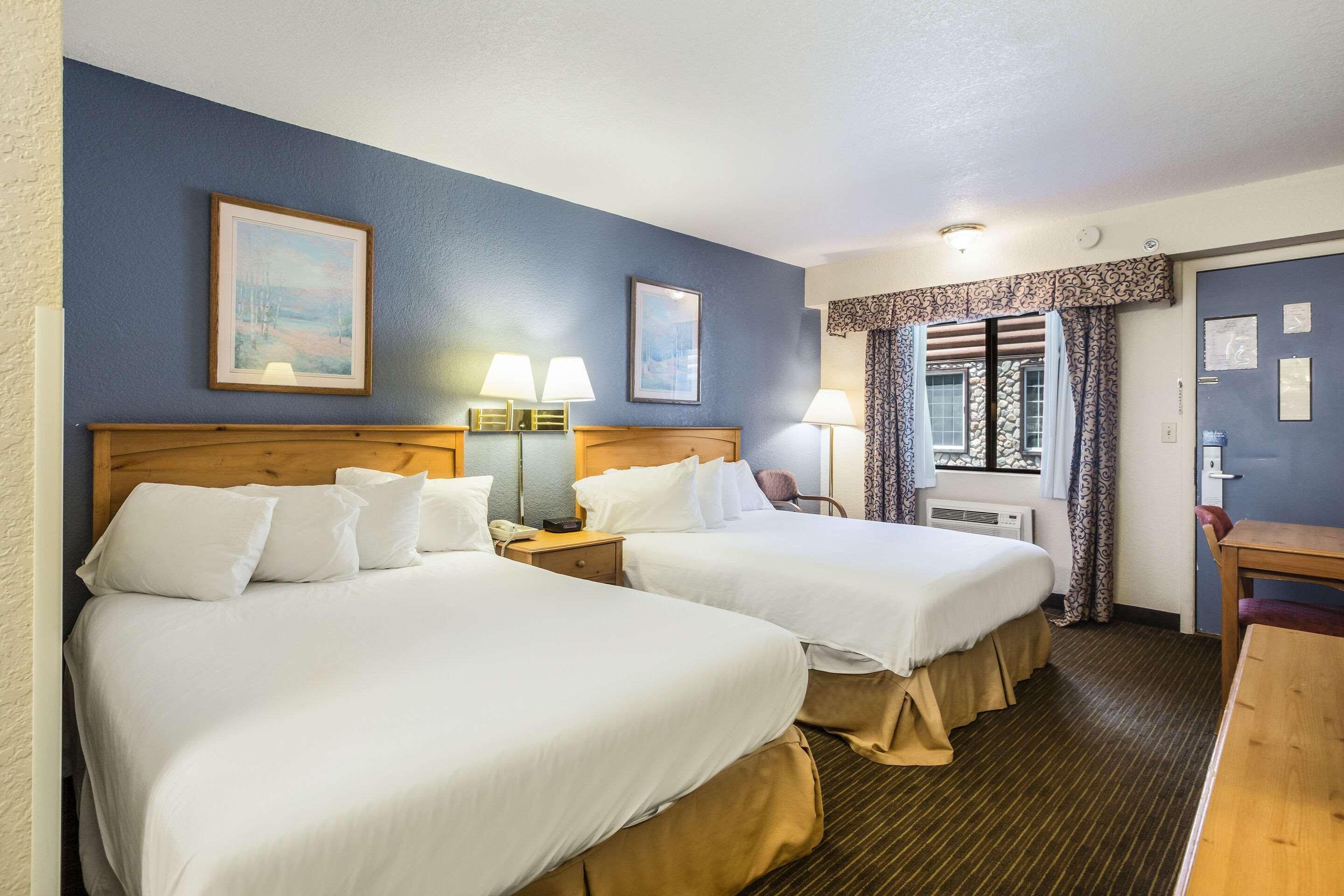 Days Inn By Wyndham Mackinaw City - Bridgeview Area Экстерьер фото