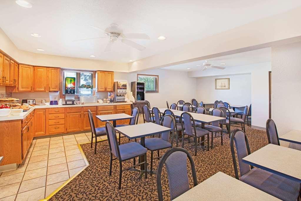 Days Inn By Wyndham Mackinaw City - Bridgeview Area Экстерьер фото
